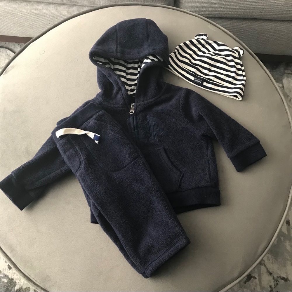 BabyGap fleece outfit in midnight blue; size 6-12
